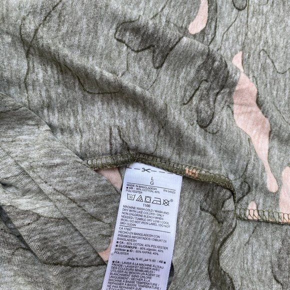 Old Navy Camouflage T-shirt size Large tee - Picture 9 of 9